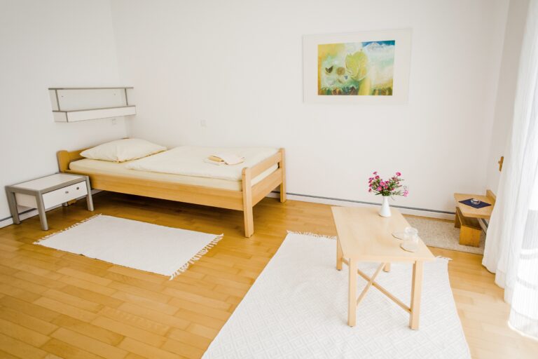 m Haus der Stille Gaestezimmer 038 by Anna Siggelkow 768x512